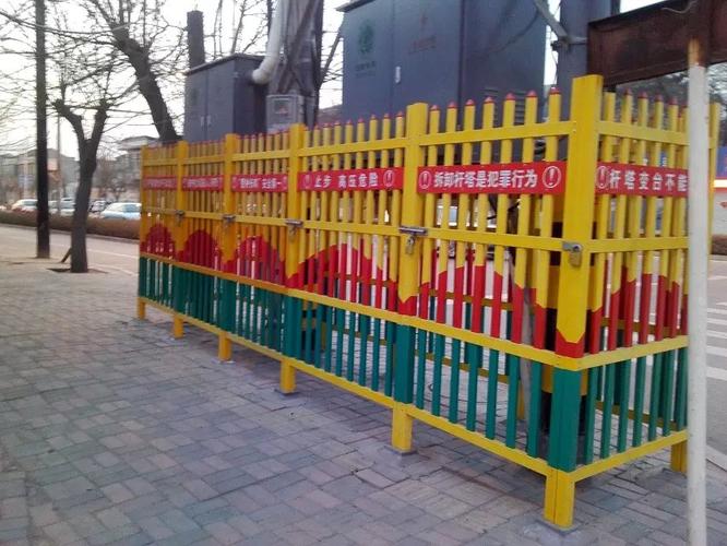 定制不锈钢带式伸缩围栏规格 北京塑钢围栏厂家 绝缘伸