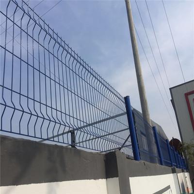 工厂直销折弯护栏桃形柱护栏网三角折弯围栏网生产厂家